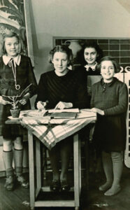 Anne-at-primary-school-with-herAnne Frank at primary school with her teacher and two classmates Martha van den Berg Miss Godron Anne Rela Salomon.-teacher-and-two-classmates-Martha-van-den-Berg-Miss-Godron-Anne-Rela-Salomon Anne-at-primary-school-with-herAnne Frank at primary school with her teacher and two classmates Martha van den Berg Miss Godron Anne Rela Salomon.-teacher-and-two-classmates-Martha-van-den-Berg-Miss-Godron-Anne-Rela-Salomon