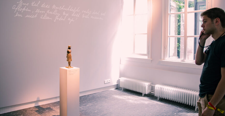 Statue Anne Frank in Anne Frank House