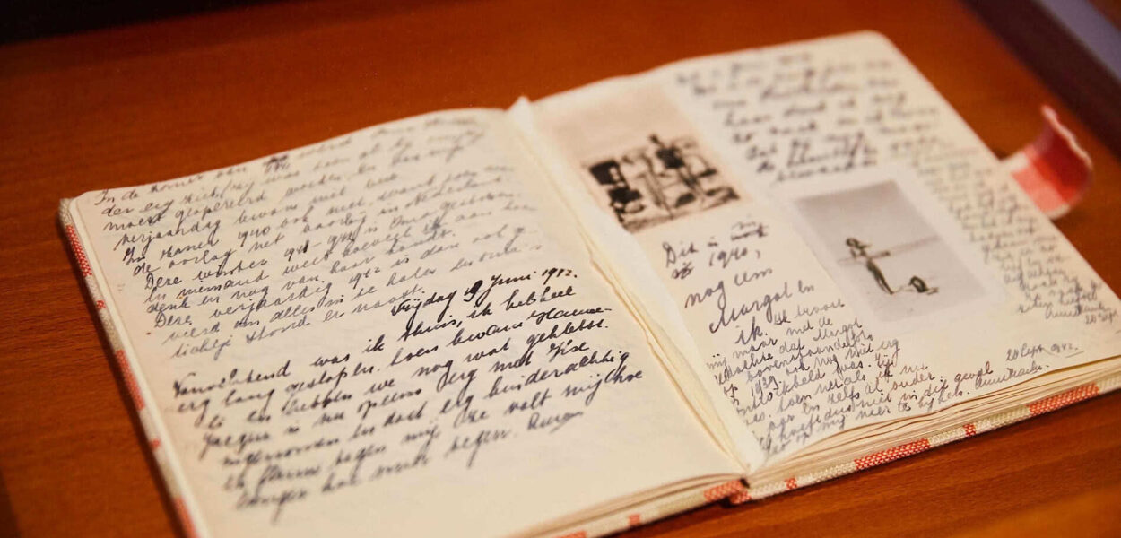 anne-franks-diary-opened