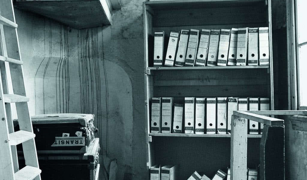 bookshelf-secret-annex-opteka