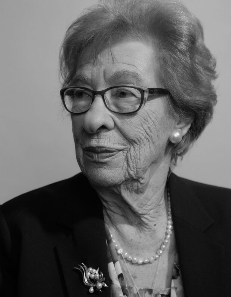 eva-schloss-portrait-black-white