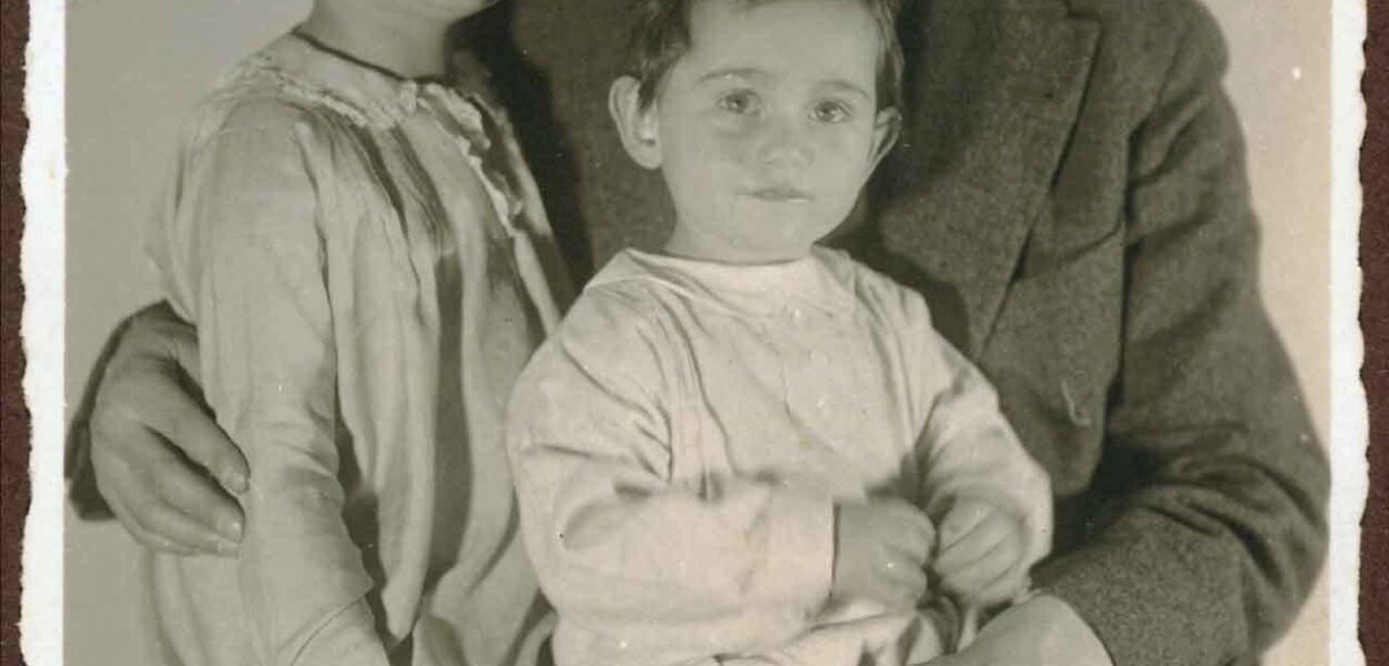 otto-frank-with-daughters-anne-maargot-frank otto-frank-with-daughters-anne-maargot-frank