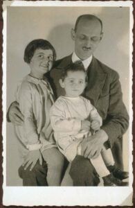 otto-frank-with-daughters-anne-maargot-frank