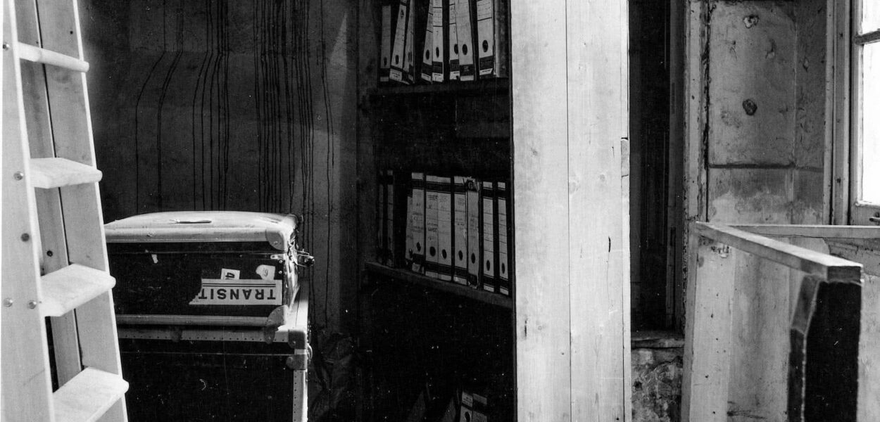 secret-annex-bookcase-door-3