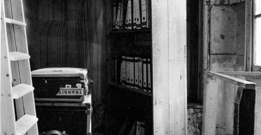 secret-annex-bookcase-door-3