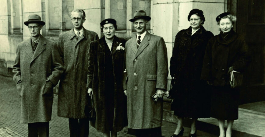 secret-annex-group-photo